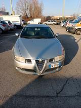 Alfa Romeo GT 2.0 JTS 16V Distinctive GPL - graue Alfa Romeo GT