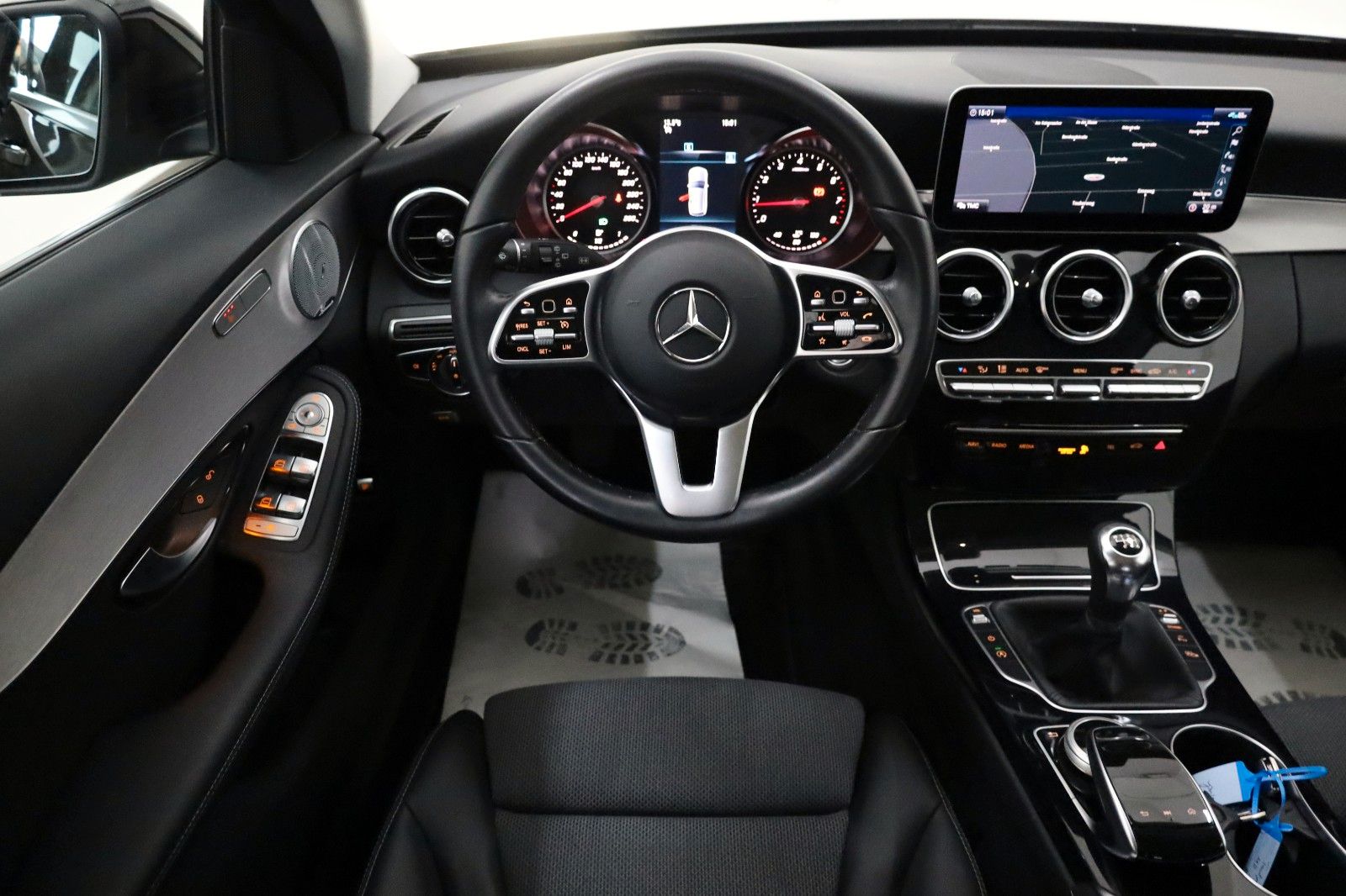 Fahrzeugabbildung Mercedes-Benz C 180 CGI T T.Leder,Navi,LED.Panorama,Kamera