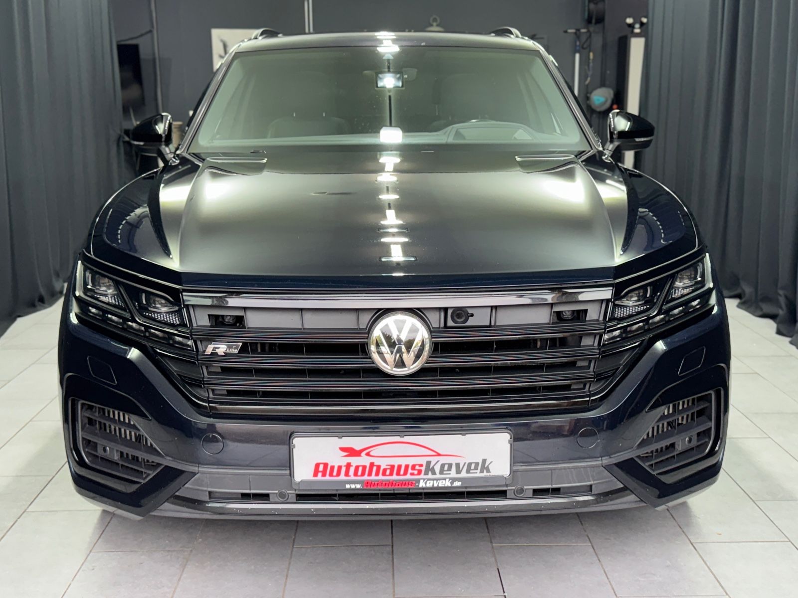 Fahrzeugabbildung Volkswagen Touareg 4.0 TDI V8 Atmosphere 4Motion|R-LINE|AHK