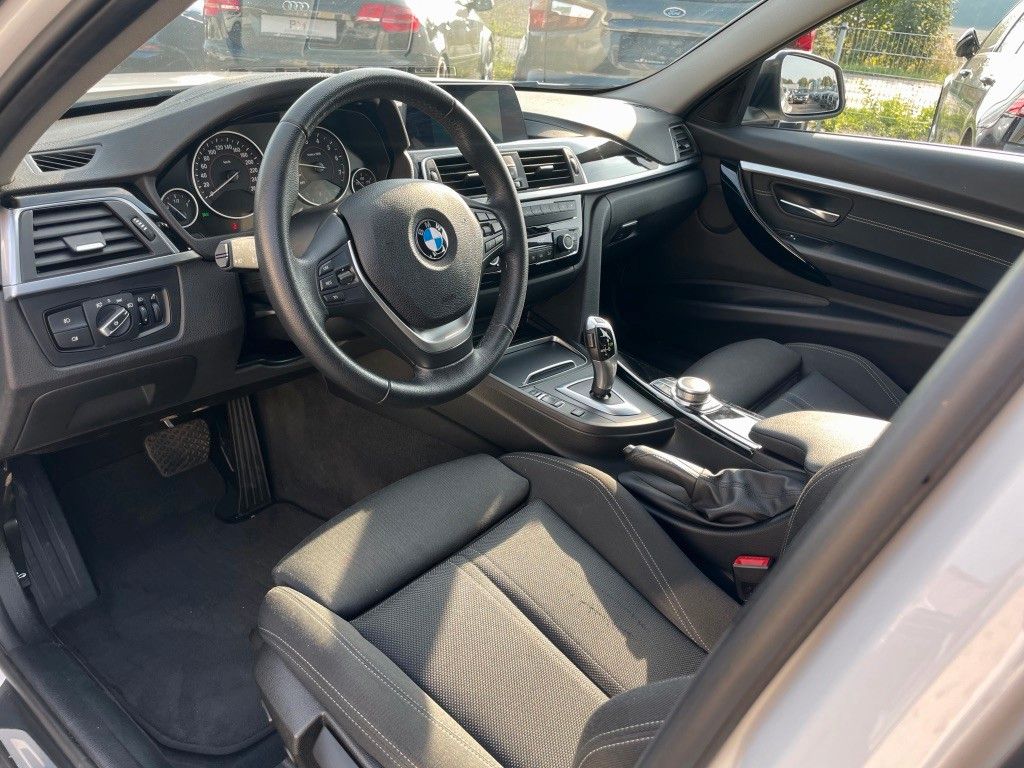 Fahrzeugabbildung BMW 320i Tour Aut. SPORT LINE 18"LMR Navi LED Alarm