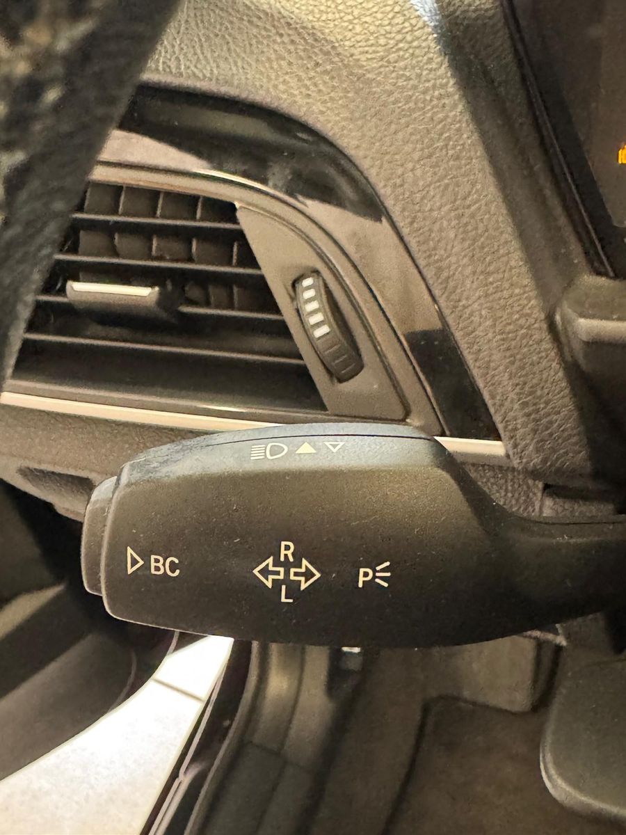 Fahrzeugabbildung BMW 220 i Cabrio Sport Line/ NAVI/KLIMA/AUTOMATIK