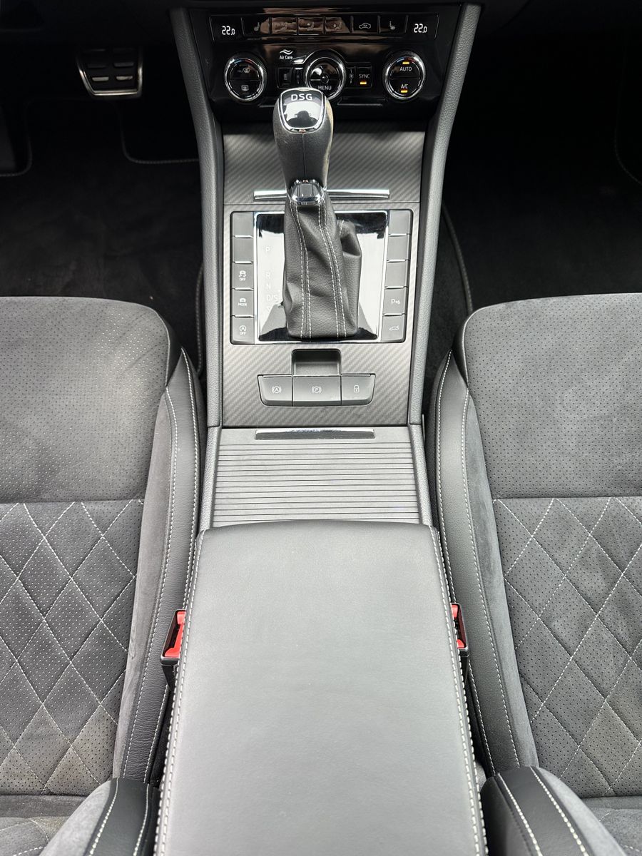Fahrzeugabbildung SKODA Superb Combi 2.0 TDI DSG Sportline NAV+MATRIX+VC