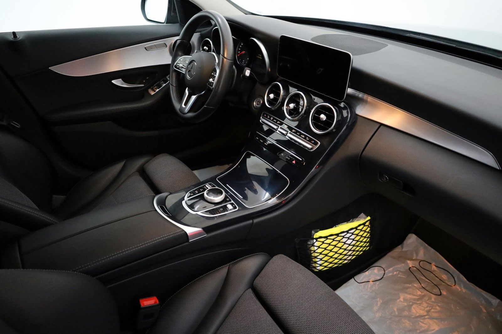 Fahrzeugabbildung Mercedes-Benz C 180 T-Modell,T.Leder,Navi,LED,SH,Kamera,ACC