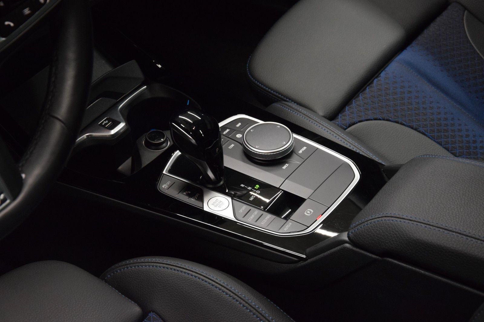 Fahrzeugabbildung BMW 218i Gran Coupé M Sport H&k Panorama HuD Memory