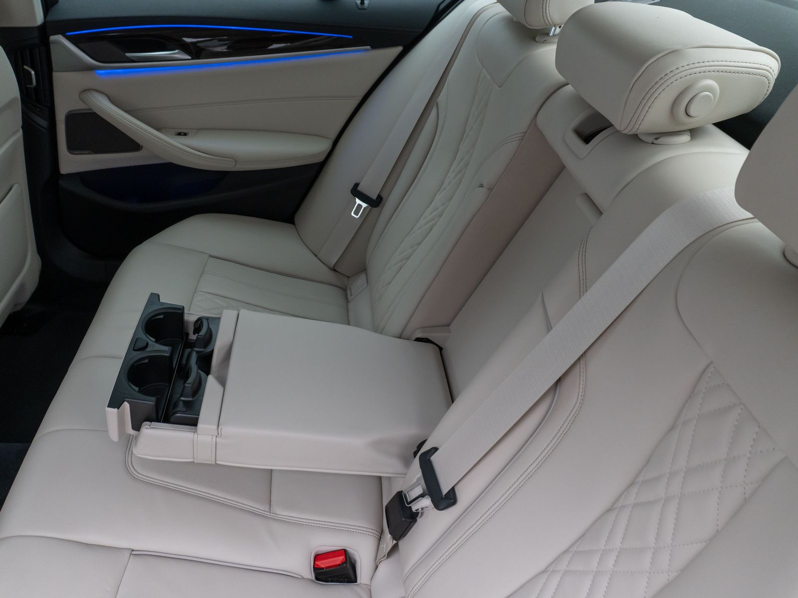 Fahrzeugabbildung BMW 530i Luxury Line Kamera Laser HUD DAB H/K SoftCL