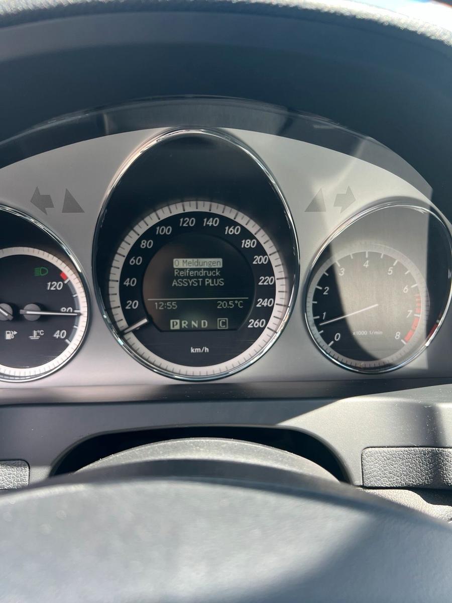 Mercedes-Benz C200 2009 — photo 8