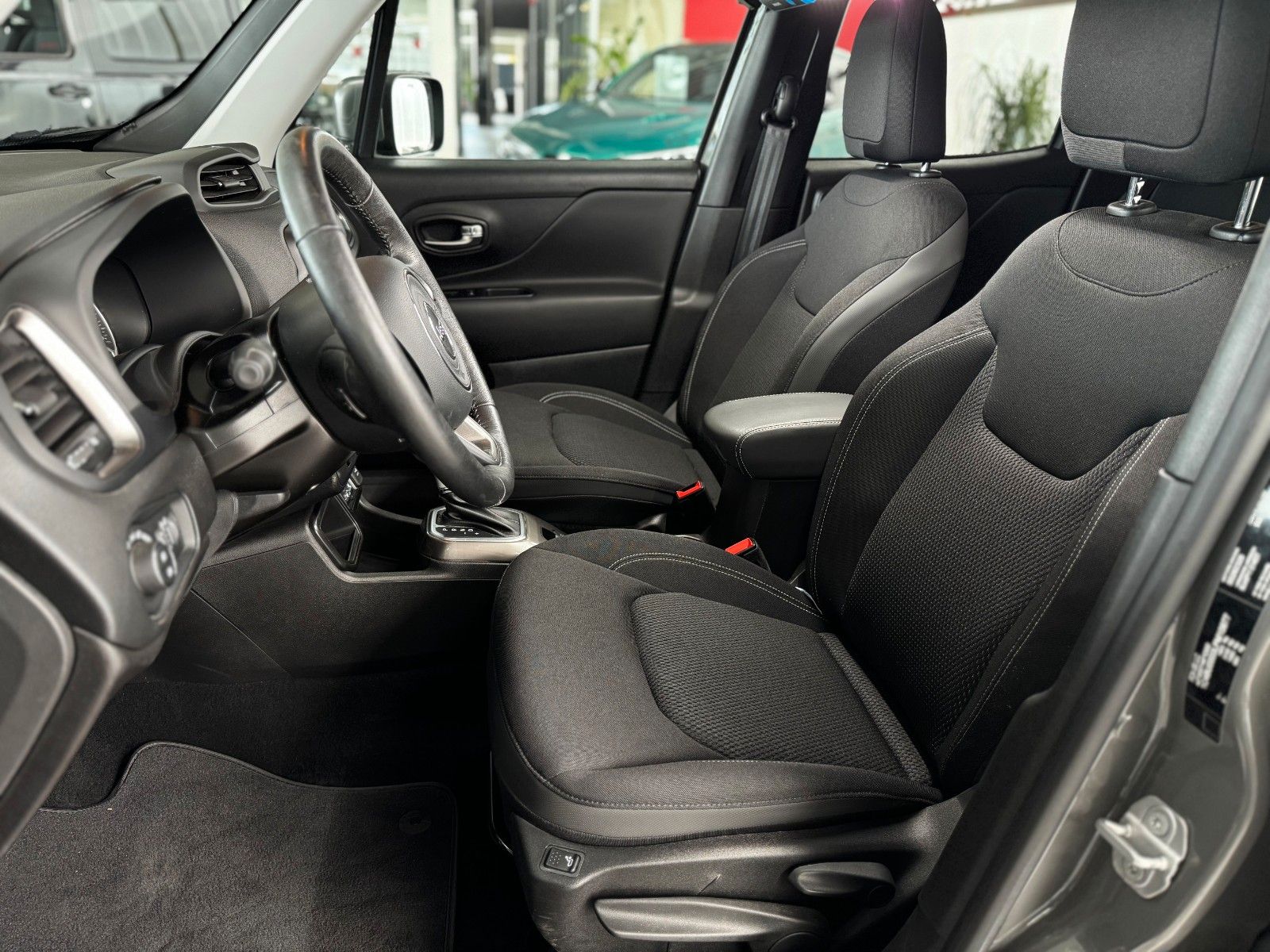Fahrzeugabbildung Jeep Renegade 1.3 T-GDI Limited FWD "Navi- + Soundp."