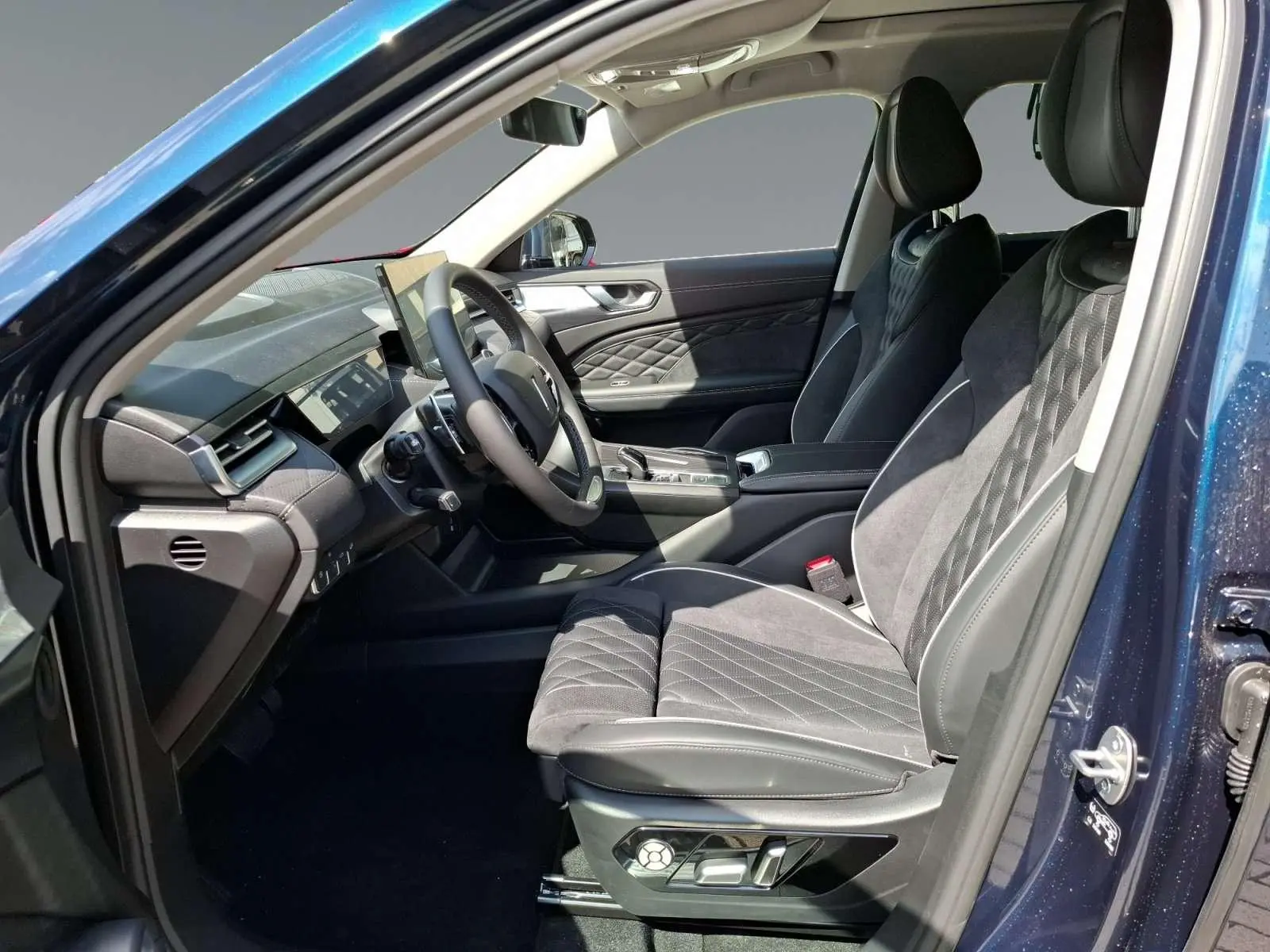 GWM WEY 03 4WD Luxury mit Panoramadach, Winterpaket,