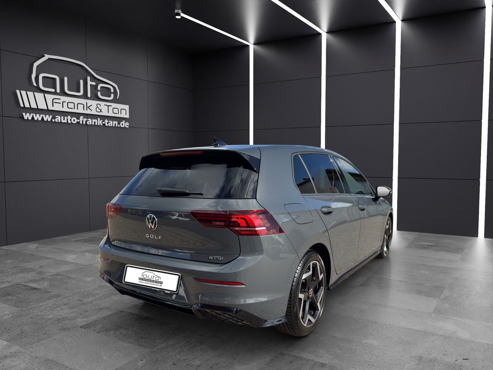 Fahrzeugabbildung Volkswagen Golf VIII R-Line/ACC/Navi/Ambiente/Apple CarPlay