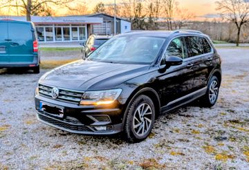Volkswagen Tiguan - 1