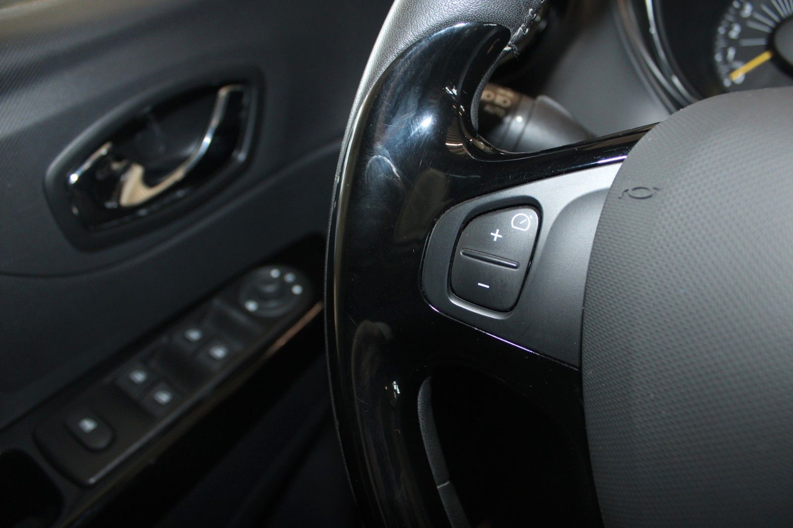 Fahrzeugabbildung Renault Captur Luxe 120 AUTOMATIK AHK NAVI CAM Klimaauto