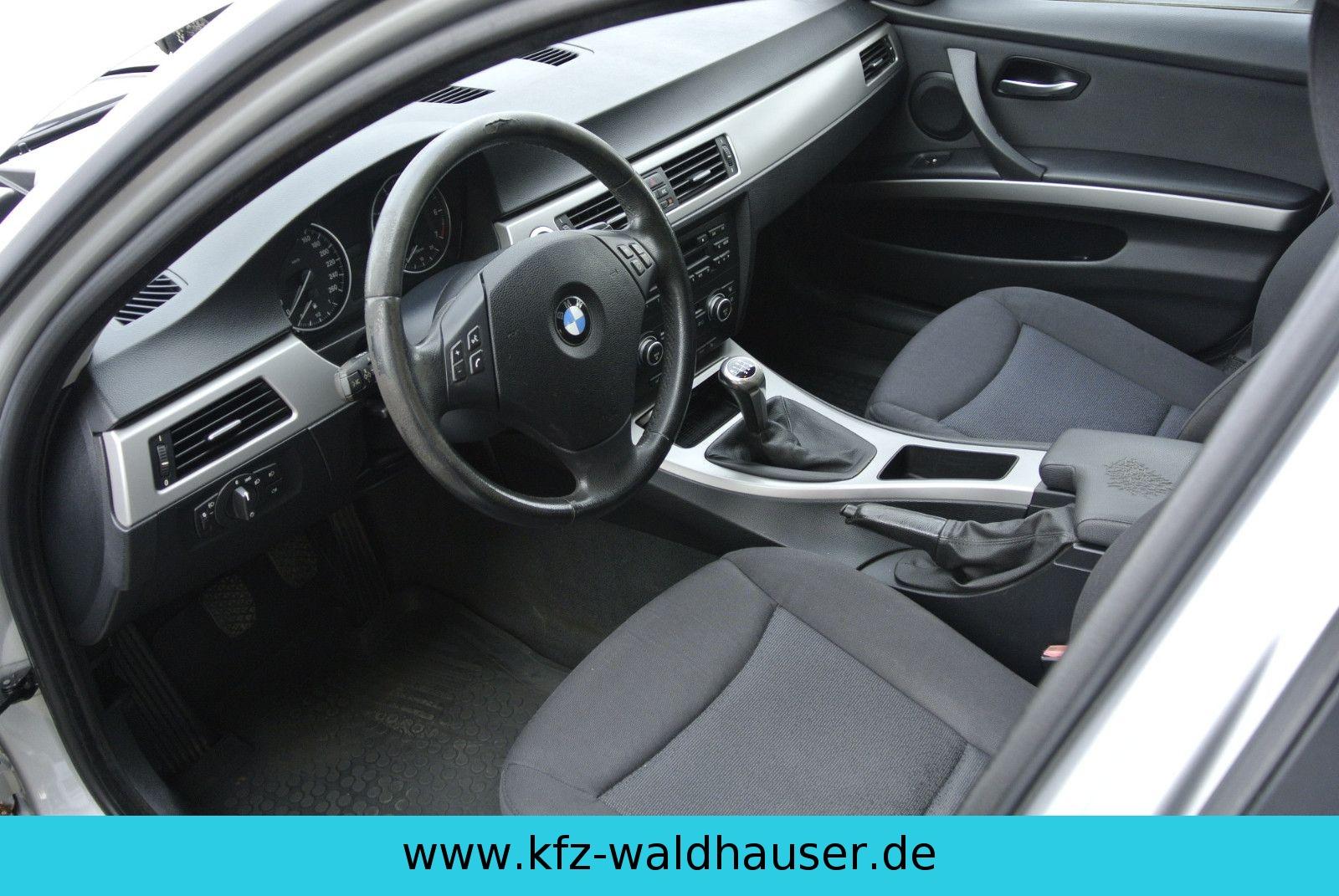 BMW 318 2008 — photo 29