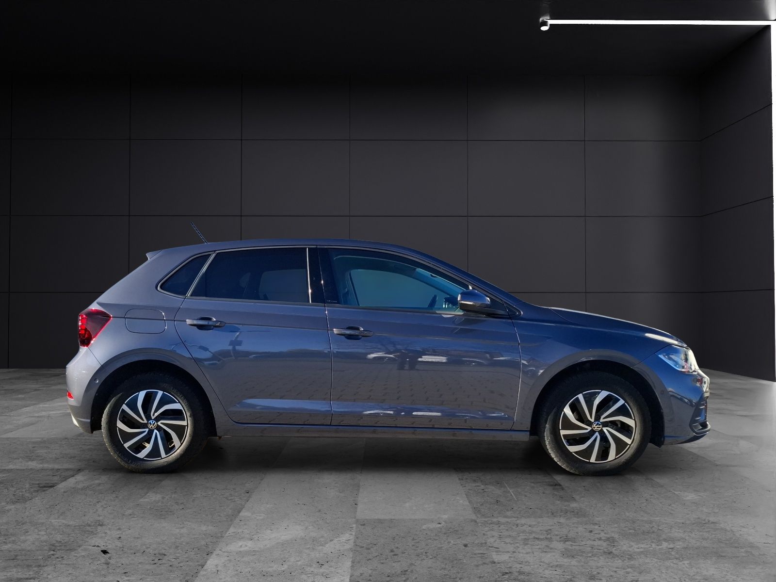 Fahrzeugabbildung Volkswagen Polo TSI Life LED AID SH APP Park-Assist LM