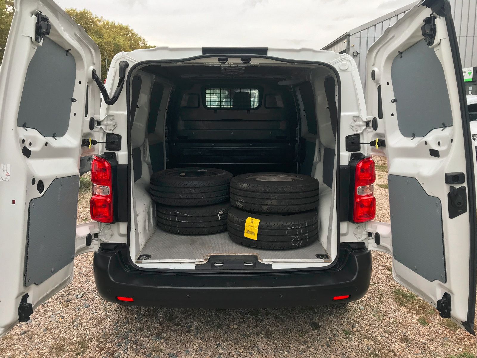 Fahrzeugabbildung Peugeot Expert Kasten Premium L2,Navi,SHZ,PDC,SHg