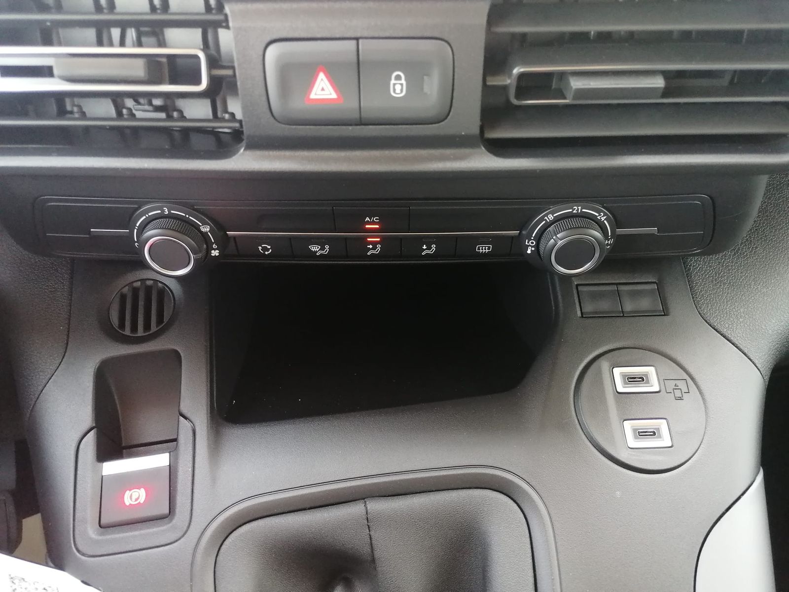 Fahrzeugabbildung Opel Combo 1.5 D PKW MATRIX-LED ALU KAMERA NAVI 10"