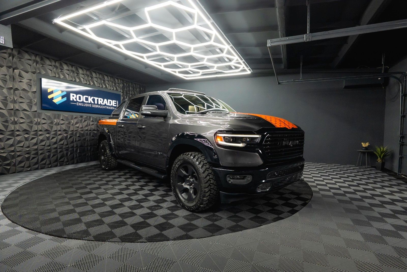 Fahrzeugabbildung Dodge RAM 5.7 V8 HEMI 4x4 OFFROAD Night Limited 19%