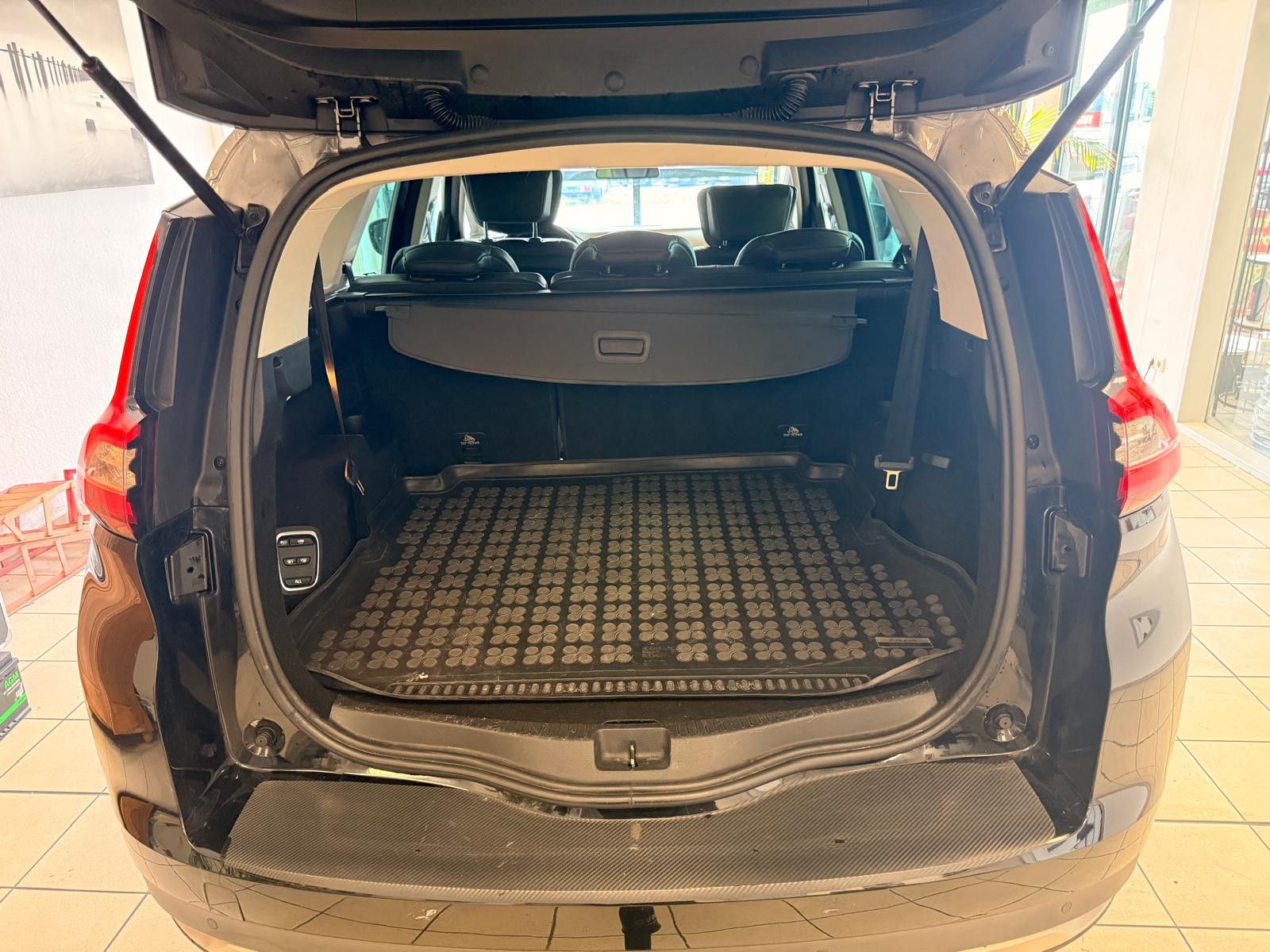 Fahrzeugabbildung Renault Scenic ENERGY dCi 160 EDC Bose Edition/ 7.SITZER