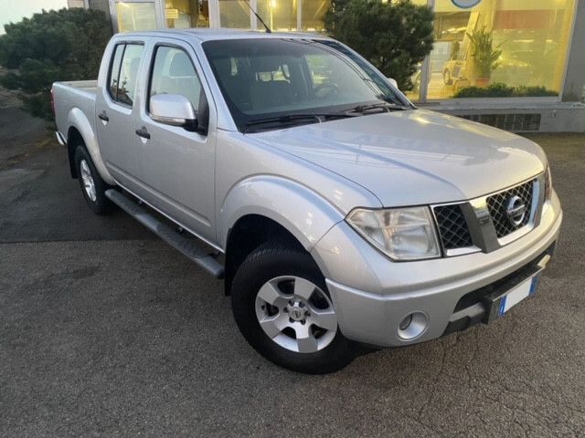 Nissan Navara Double Cab 4x4 autocarro