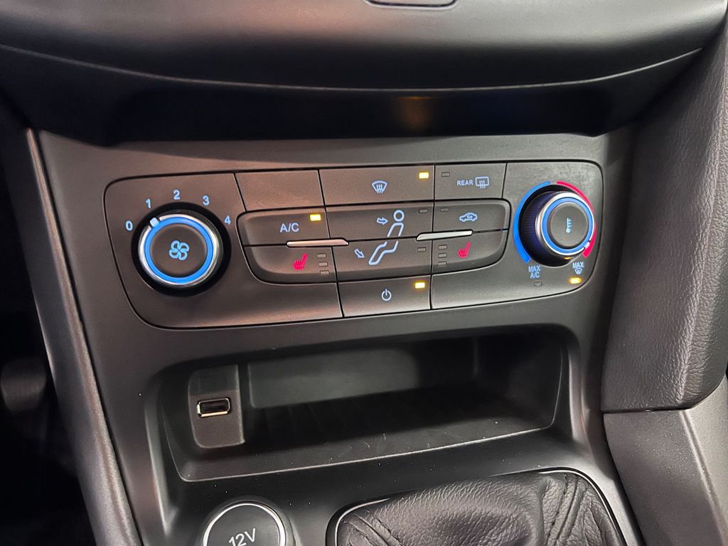 Ford FOCUS TURNIER BUSINESS/ 96.tKM/ GARANTIE/ NAVI/ Ford FOCUS TURNIER BUSINESS/ 96.tKM/ GARANTIE/ NAVI/