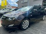 Opel Astra J Sports Tourer 1.7 CDTI NAVI/Bi-XENON - Opel Astra aus 2011 mit Diesel-Antrieb