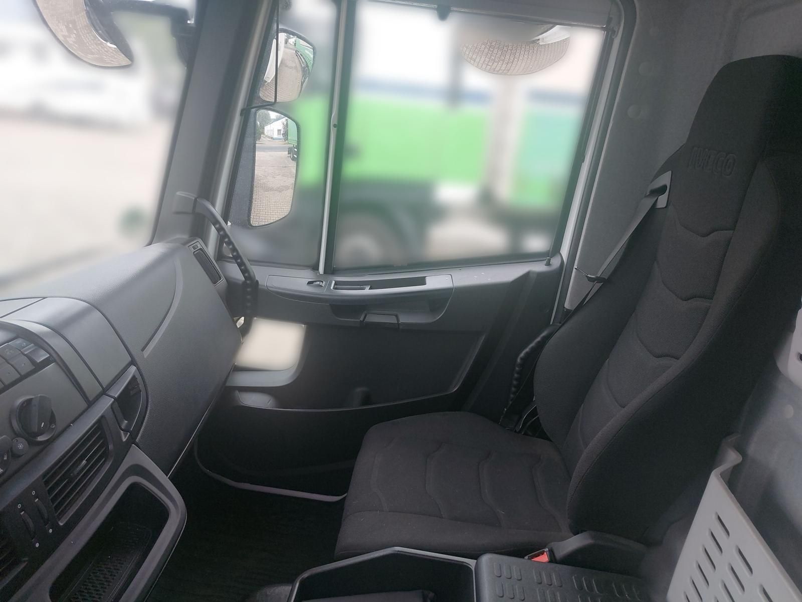 Fahrzeugabbildung Iveco EuroCargo ML80E22/P Trockenfrachtkoffer
