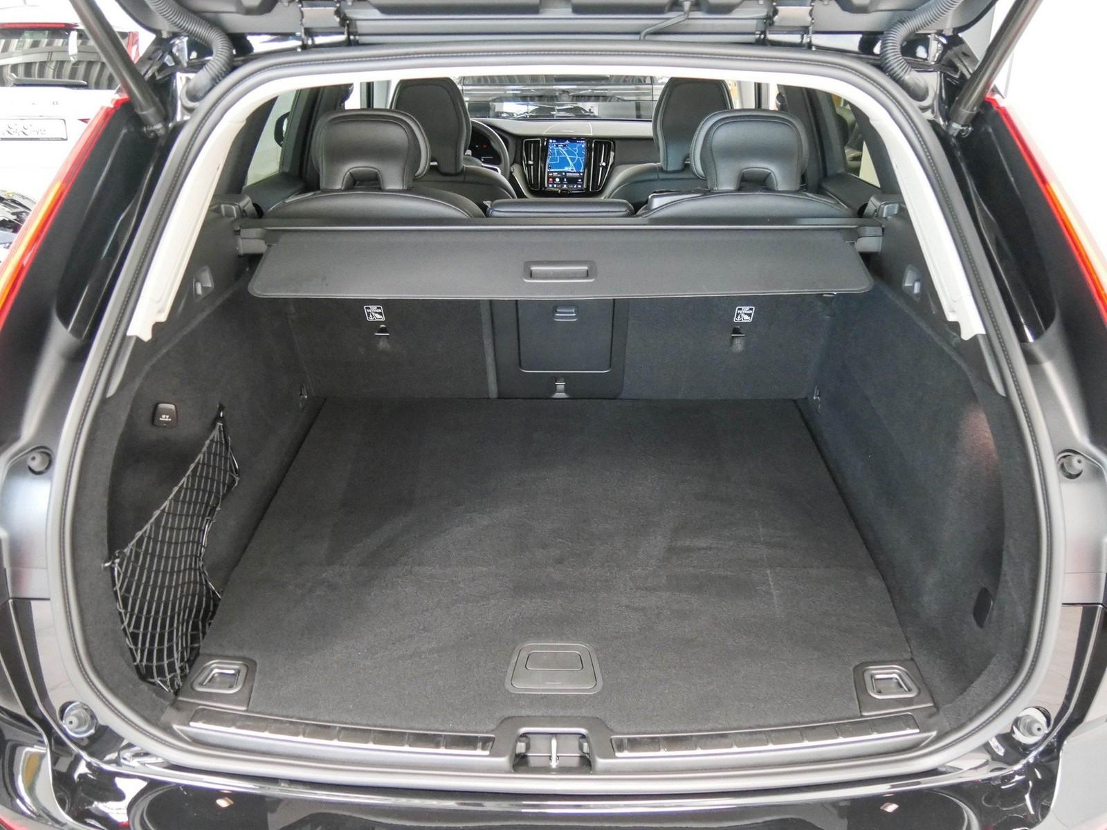 Volvo XC60 T6 AWD Recharge Plus Dark #LED/PDC/RFK/Harm
