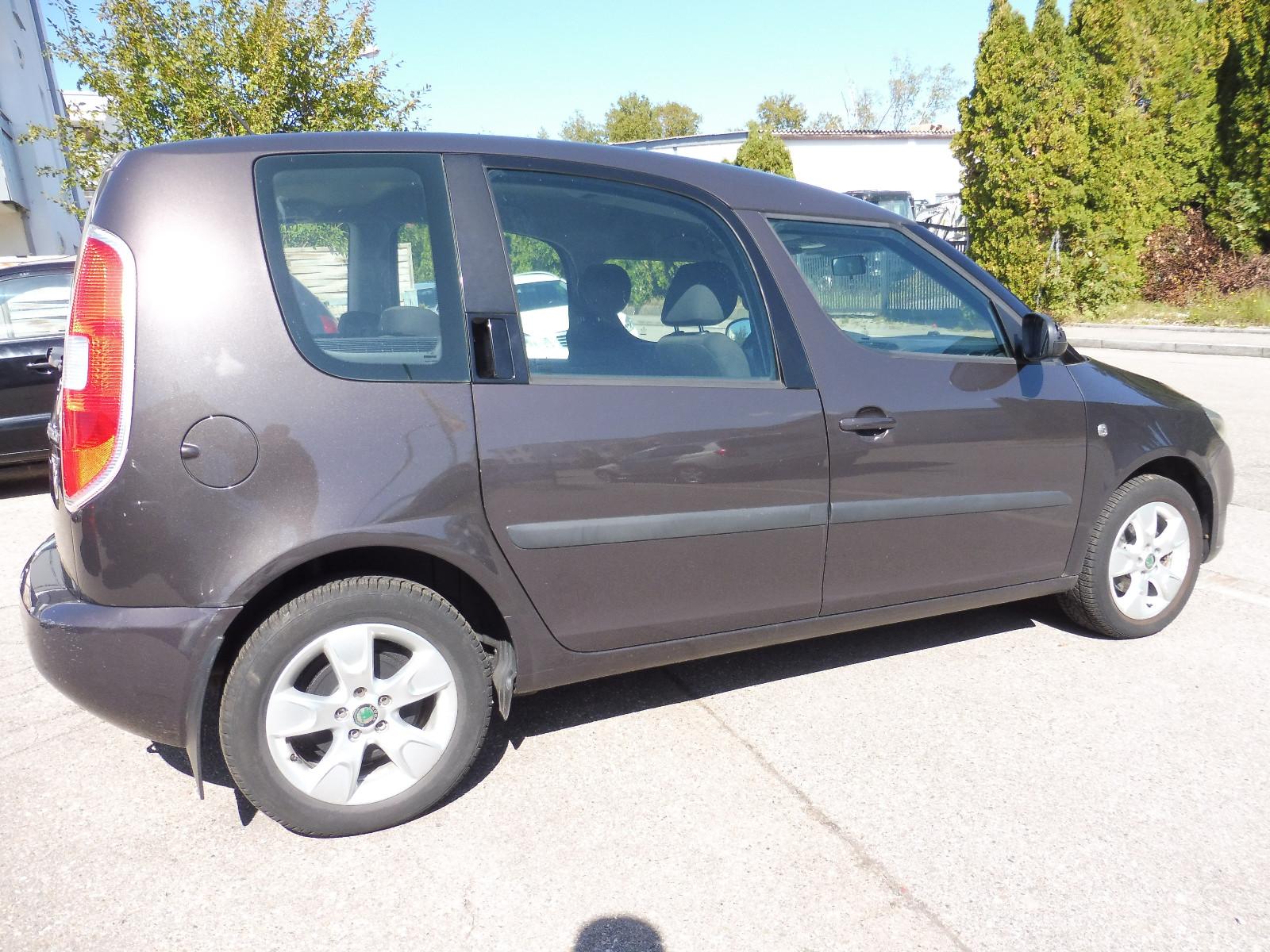 Skoda Roomster 2011 — салон