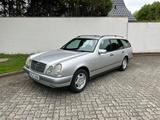 Mercedes-Benz E 230 T ELEGANCE  - silberne Mercedes-Benz E 230