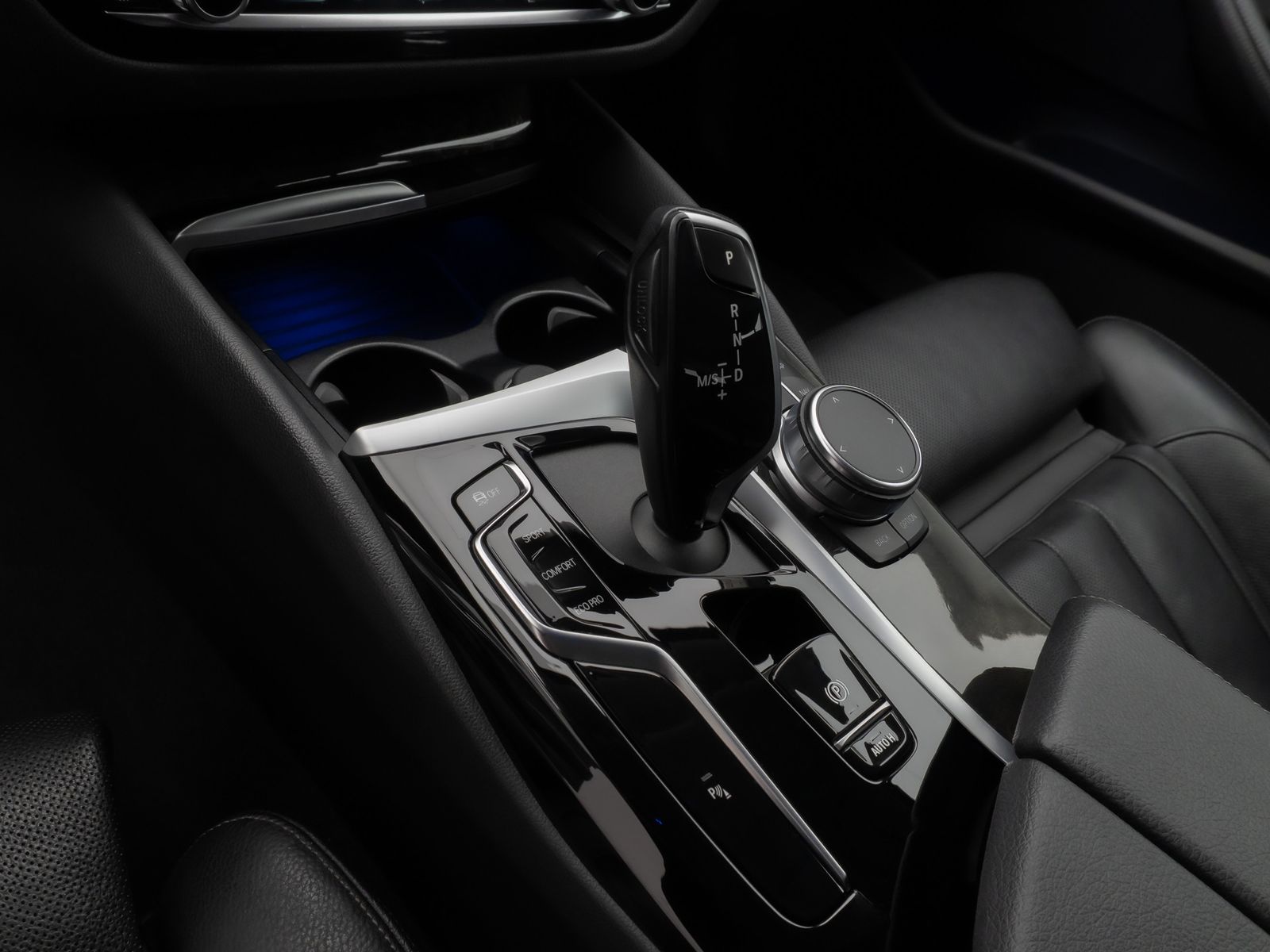 Fahrzeugabbildung BMW 520d xD Kamera HUD DAB HiFi Belüftung Leder Komf