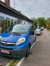 Opel Vivaro 2.5 CDTI  - AUTOMATIK - Opel Vivaro mit Diesel-Antrieb: Kleinbus, Automatik, 2.5