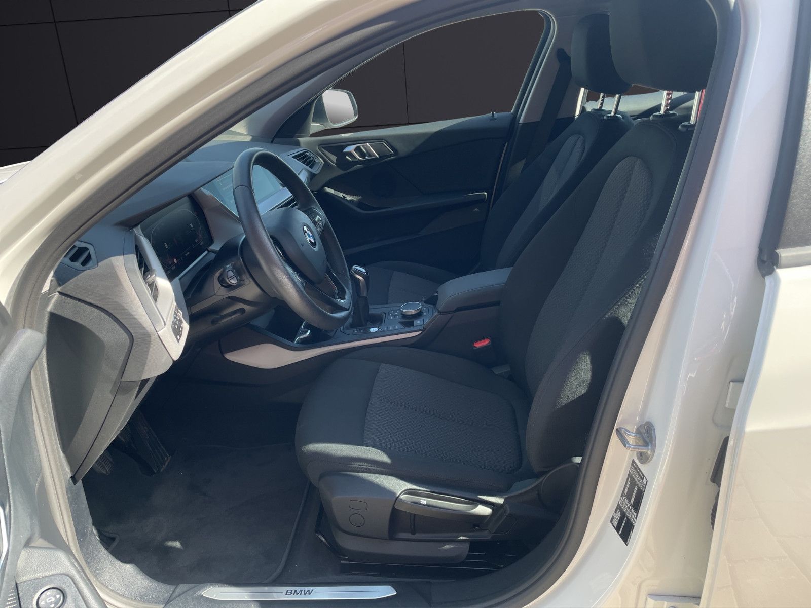 Fahrzeugabbildung BMW 118 i Advantage *SitzHZ*LED*CarPlay*DAB*USB*