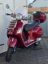 Piaggio Vespa GTS 300 Touring | 1. Hand | 