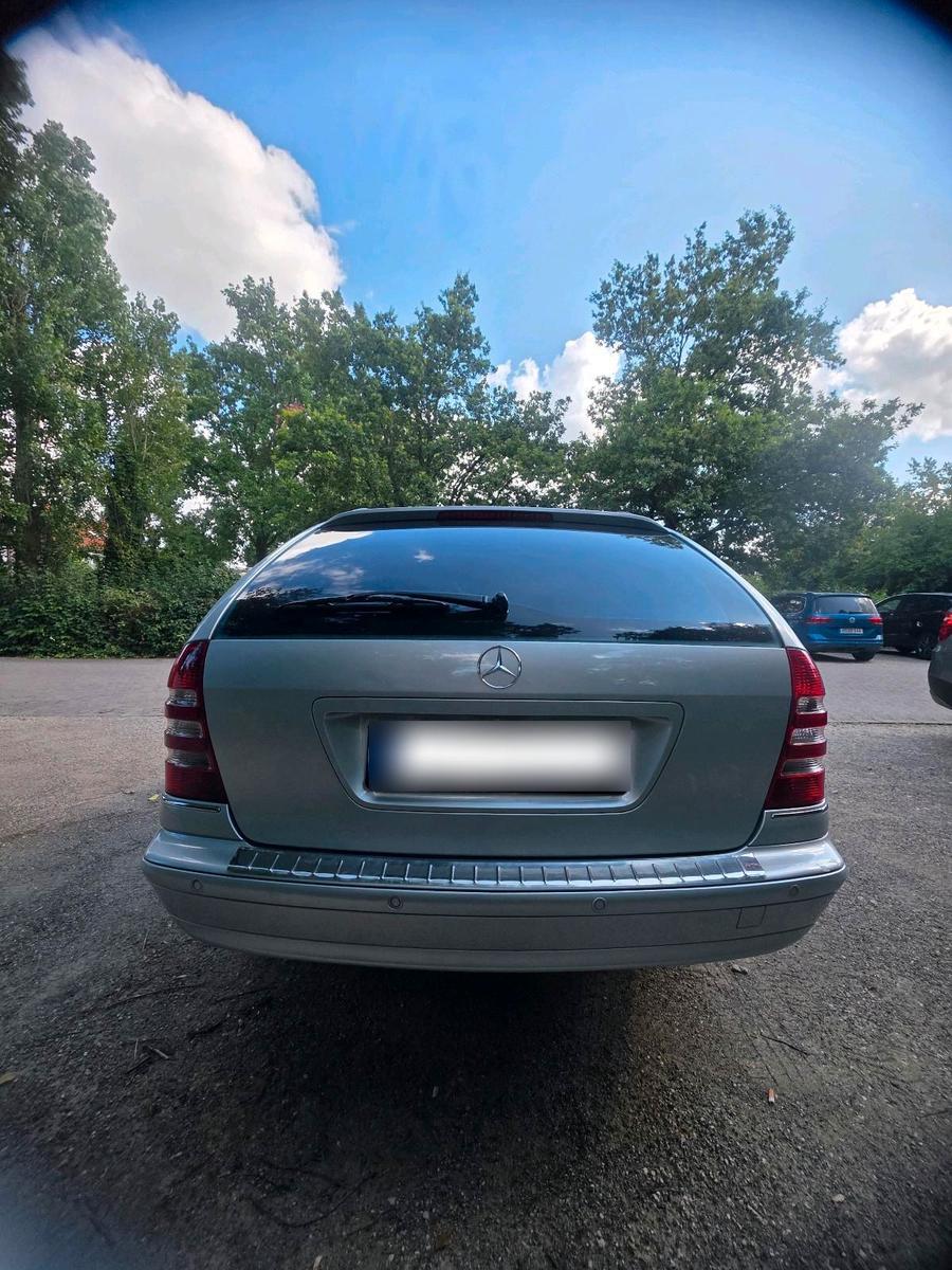 Mercedes-Benz C320 2005 — rear view