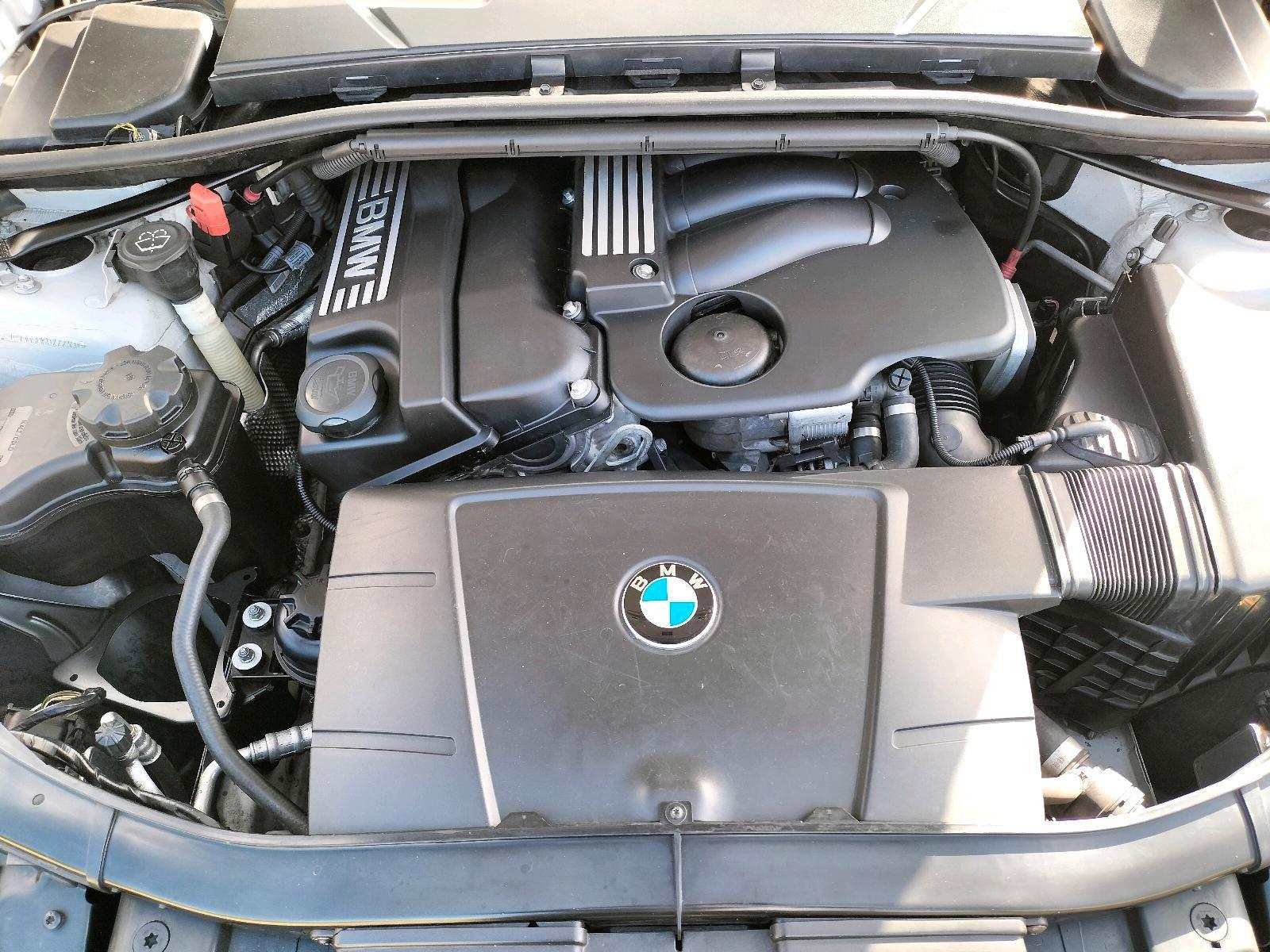 BMW 320 2007 — салон