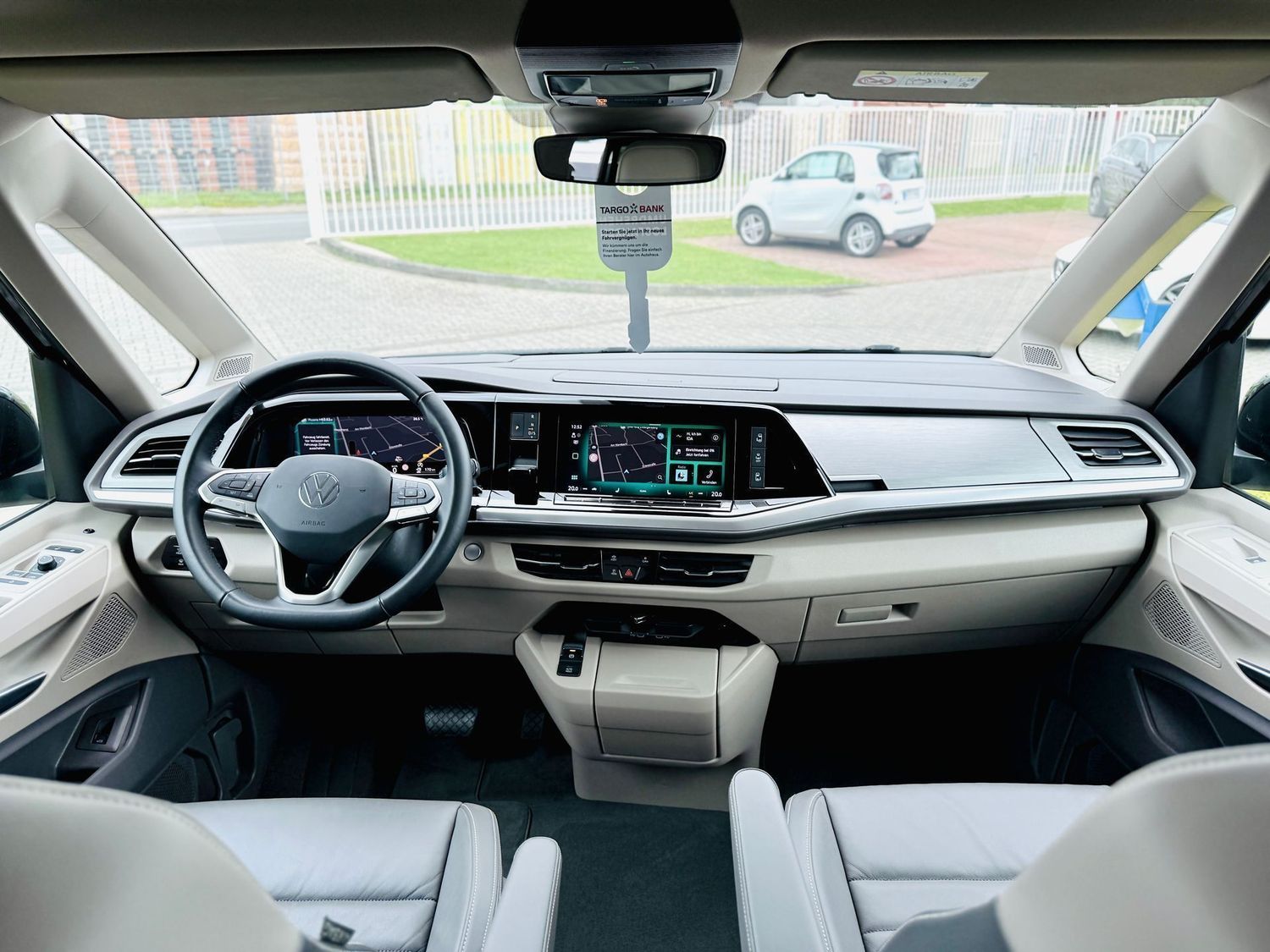 Fahrzeugabbildung Volkswagen T7 Multivan 2,0 TDI LANG, 7-Sitze, DSG, LED, AHK