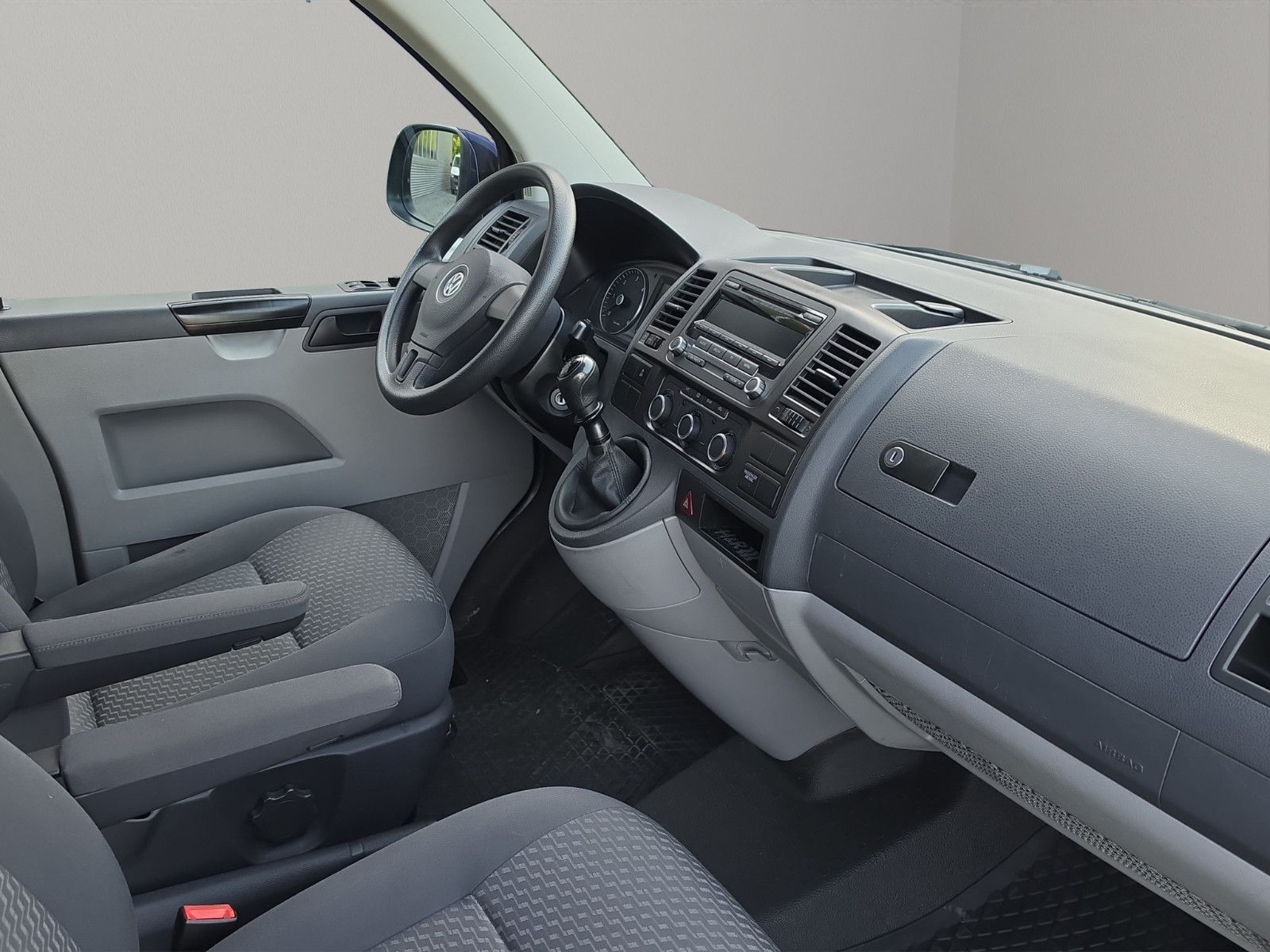 Fahrzeugabbildung Volkswagen T5 Transporter Bus Caravelle Trendline Aus 1Hand