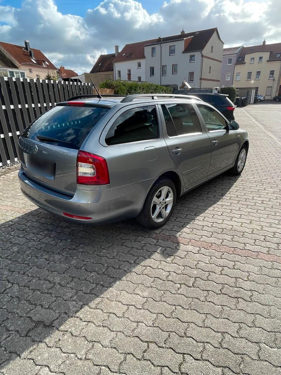 Skoda Octavia 2012 — двигун 105 HP (77kW)
