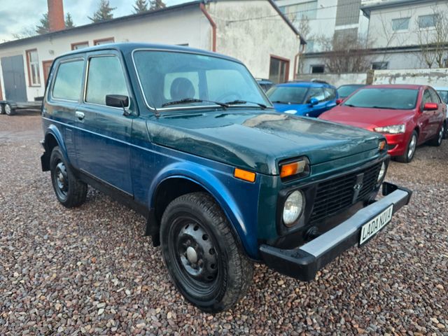 Lada Niva Only*AHK*4x4*Tüv neue*CD Radio*