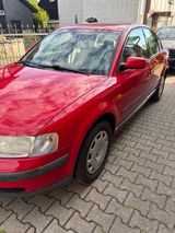 Volkswagen Passat 1.6 Auto Basis - Volkswagen Passat aus 1998