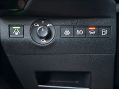Fahrzeugabbildung DS Automobiles DS 7 Crossback E-Tense 300 4x4 Perform. Line +