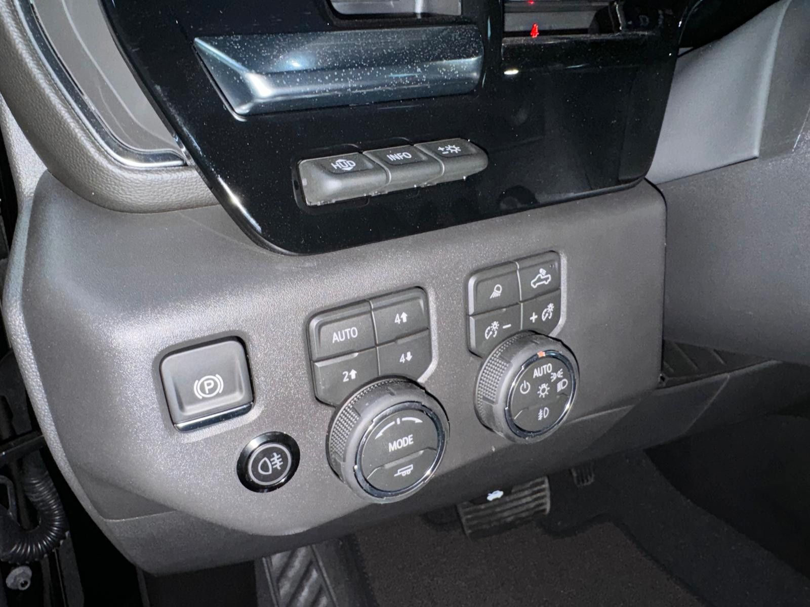 Fahrzeugabbildung Chevrolet 2026 SILVERADO DURAMAX DIESEL 4x4 HIGH COUNTRY