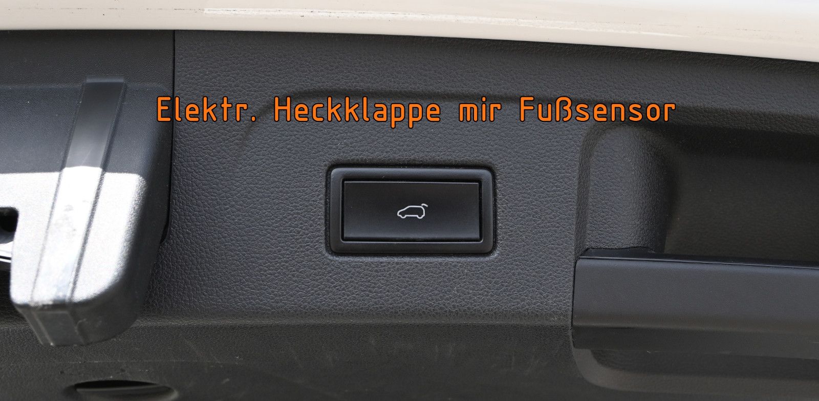 Fahrzeugabbildung Volkswagen Touran 2.0 TDI DSG R-Line °ACC°AHK°PANORAMA°KAM°