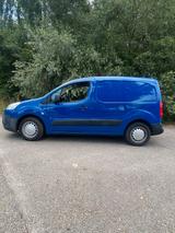 Peugeot Partner 97000 km Scheckheft - Peugeot Partner mit Benzin-Antrieb: Kombi
