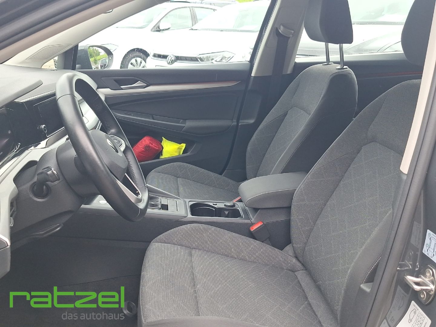 Fahrzeugabbildung Volkswagen Golf Variant VIII Life 1.0 TSI App Connect Klima