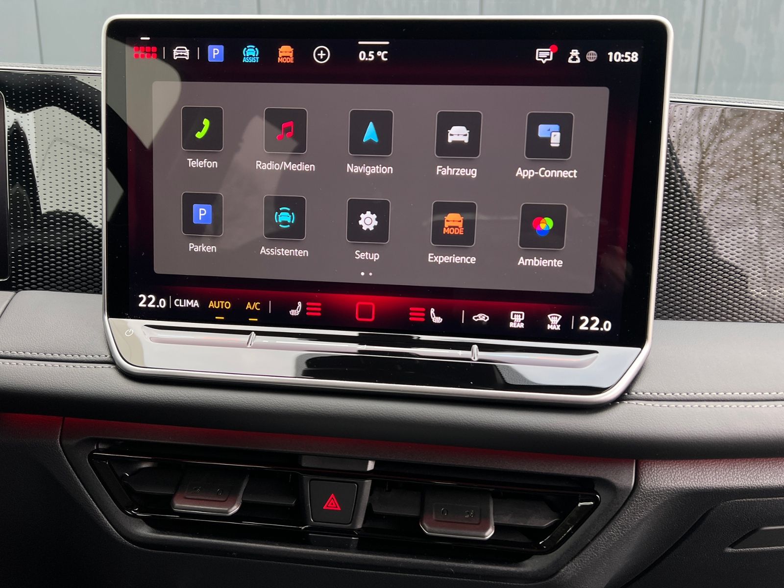 Fahrzeugabbildung Volkswagen Tiguan LIFE 1.5 eTSI DSG *AHK, LED Plus, App-Con