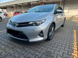 Toyota auris Hybrid 1,8 nur 65000 km - Toyota Auris Gebrauchtwagen in Frankfurt