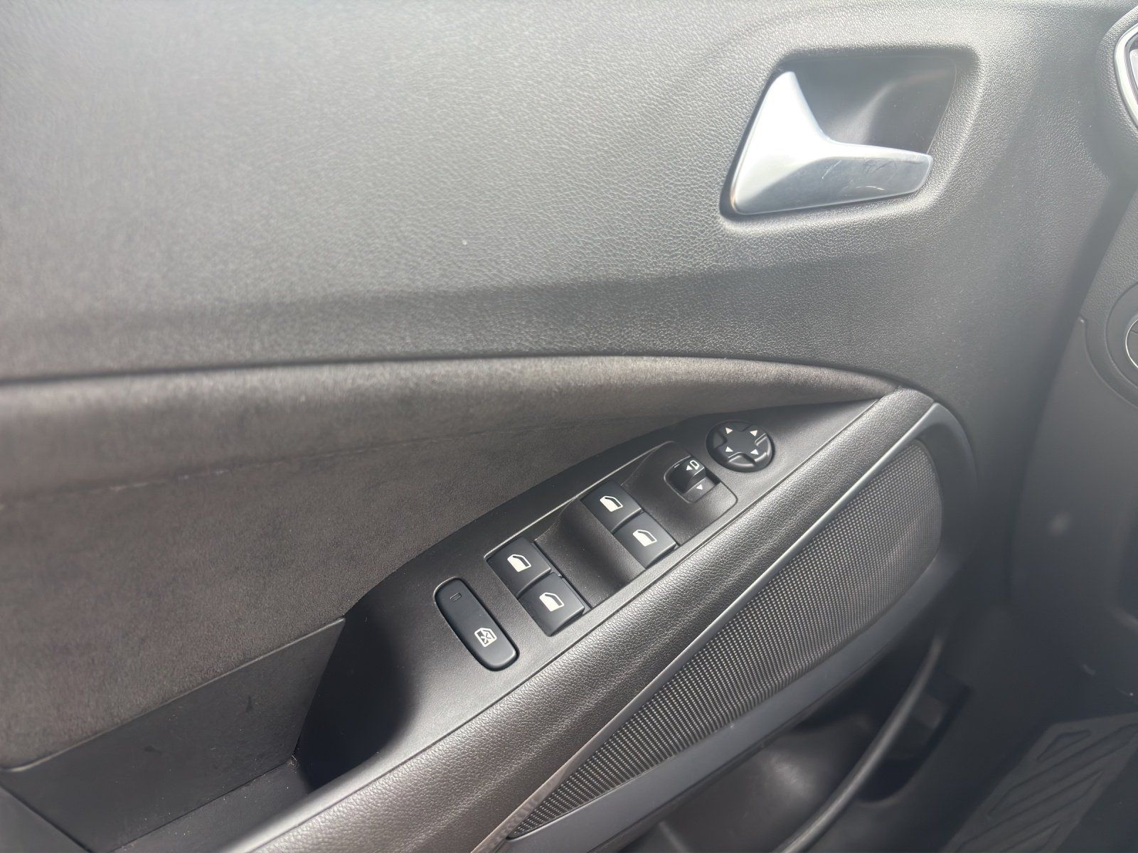 Fahrzeugabbildung Opel Crossland 1.2 Ultimate LED/KAMERA/NAVI/AHK/SHZ/