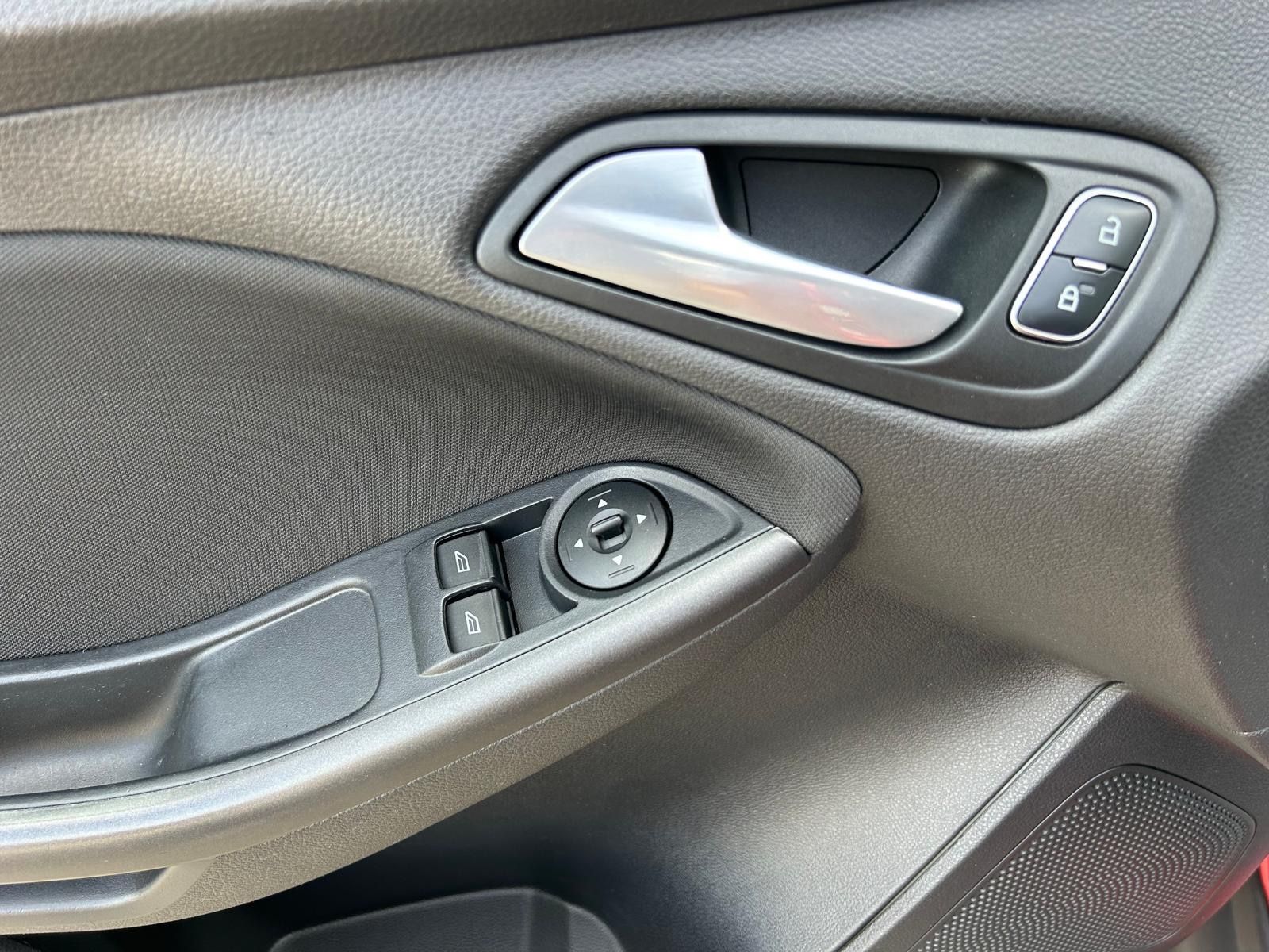 Fahrzeugabbildung Ford Focus Lim. 1.5i Business°150 PS°Winterpaket°Navi