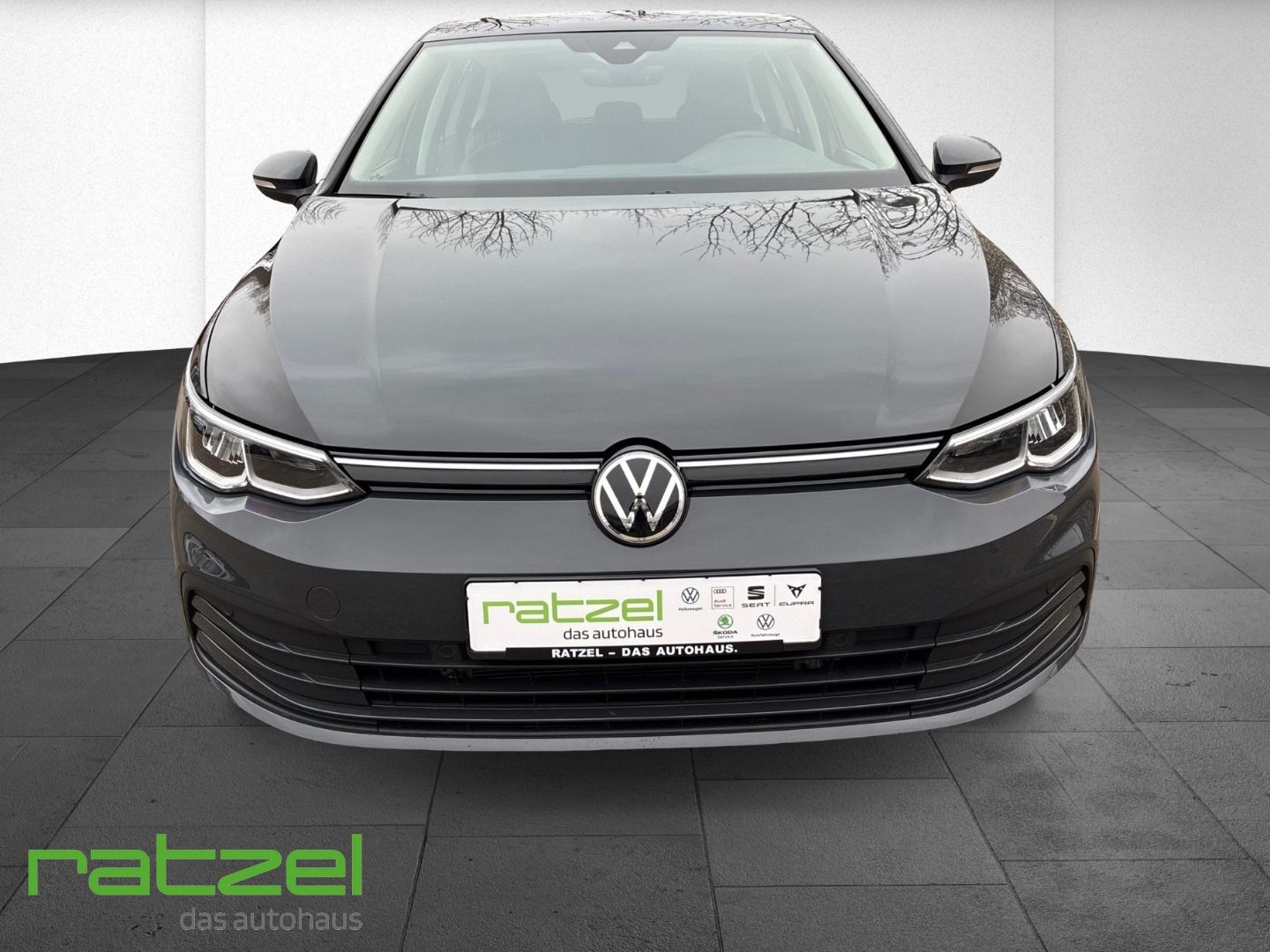 Fahrzeugabbildung Volkswagen Golf VIII Life 2.0 TDI DSG ACC Navi LED Travel A
