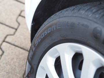 Bild 8 Ford Fiesta 1,0 Automatik Sitz-/Frontscheibenheizung